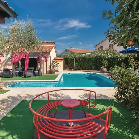 Four-bedroom Holiday In בית נופש *