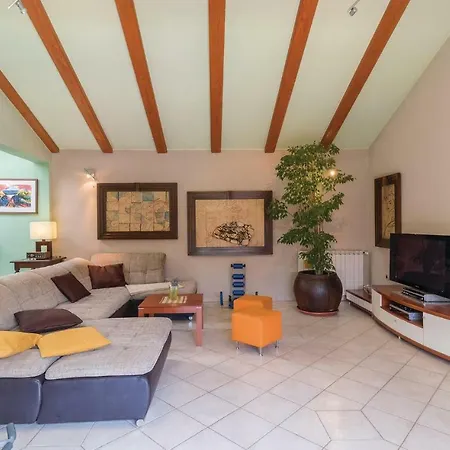 Four-bedroom Holiday In בית נופש