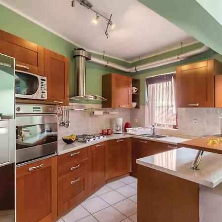 Four-bedroom Holiday In * פולה