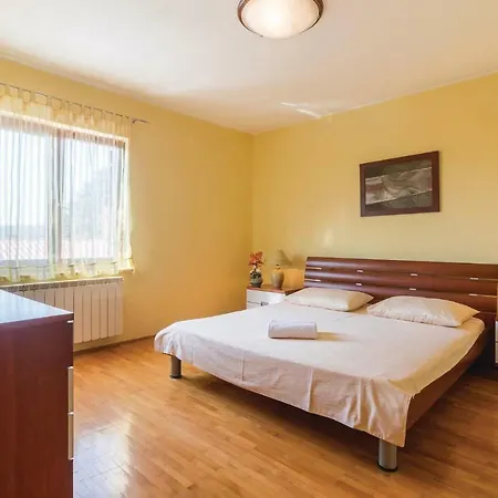 בית נופש Four-bedroom Holiday In