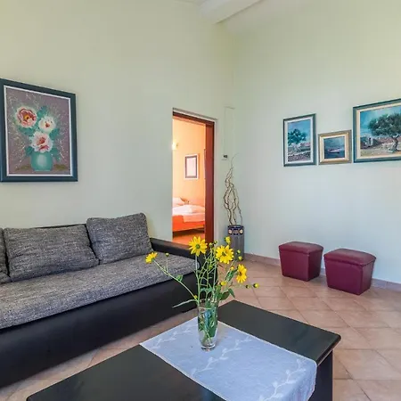 Four-bedroom Holiday In * פולה