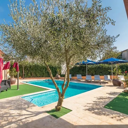 בית נופש Four-bedroom Holiday In