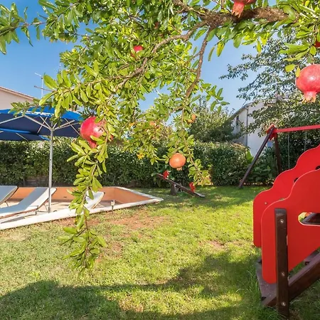 Four-bedroom Holiday In בית נופש פולה