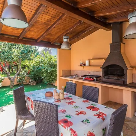 בית נופש Four-bedroom Holiday In